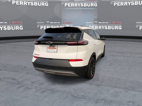 Used 2023 Chevrolet Bolt EUV LT w/ Convenience Package FWD image 7
