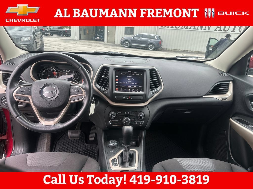 Used 2017 Jeep Cherokee Latitude w/ Safety/Convenience Group AWD/4WD image 12
