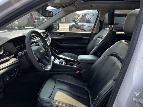 Used 2023 Jeep Grand Cherokee 4WD 4xe image 14