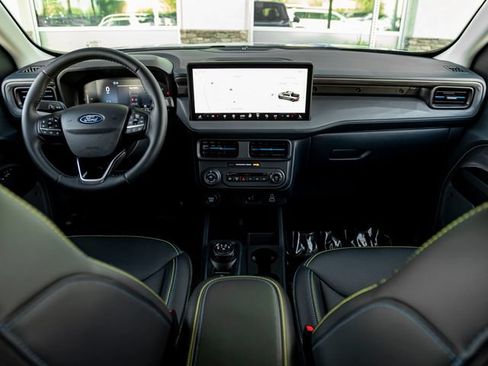 Used 2025 Ford Maverick Lobo AWD/4WD image 21