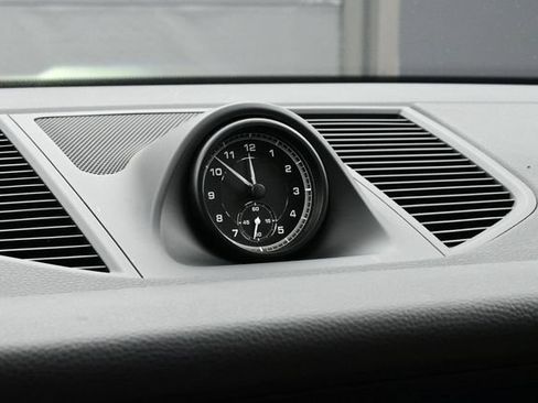 Certified 2022 Porsche Macan AWD/4WD image 12