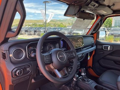 New 2025 Jeep Gladiator Sport w/ Premium Package image 12