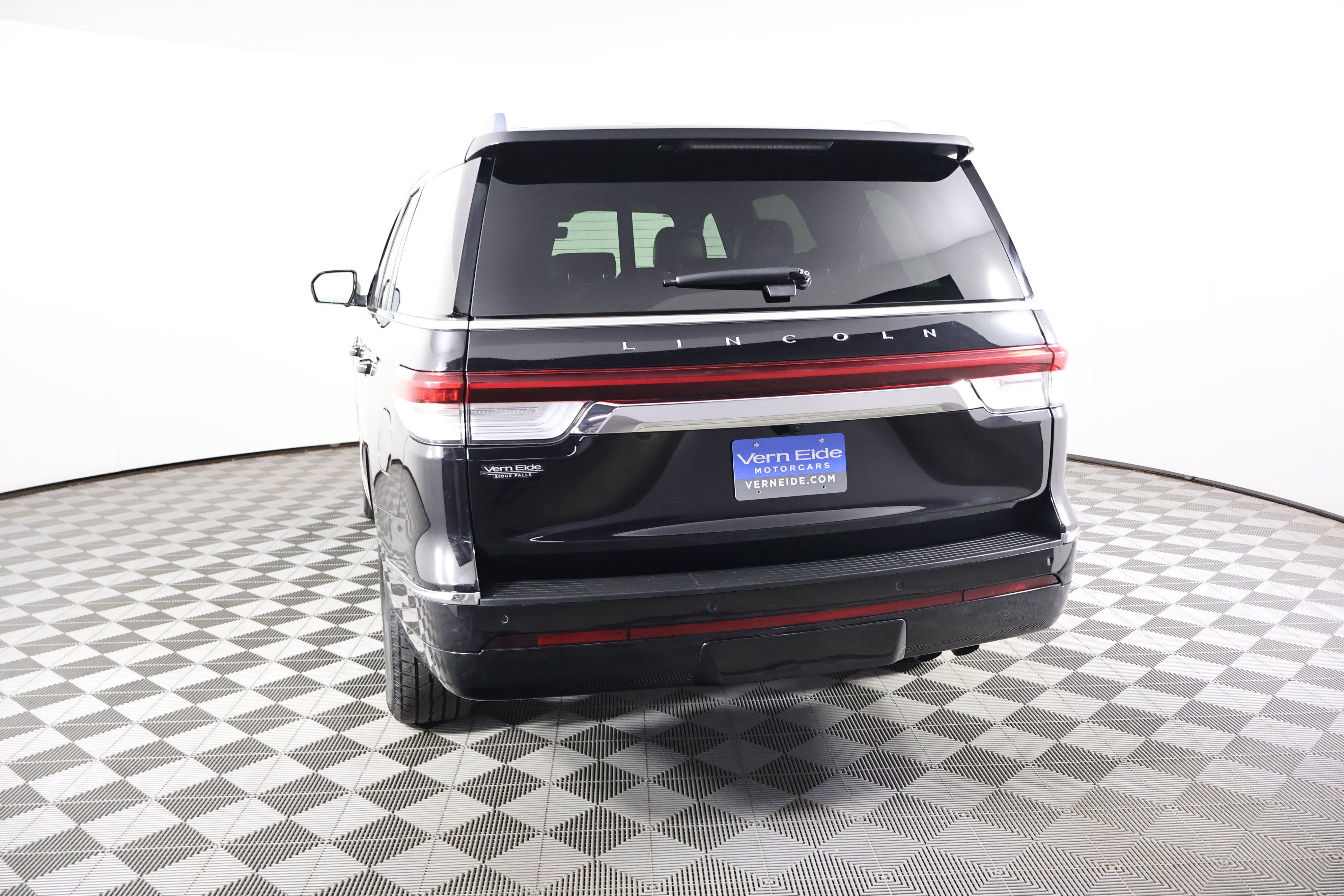 Used 2024 Lincoln Navigator Premiere AWD/4WD image 7