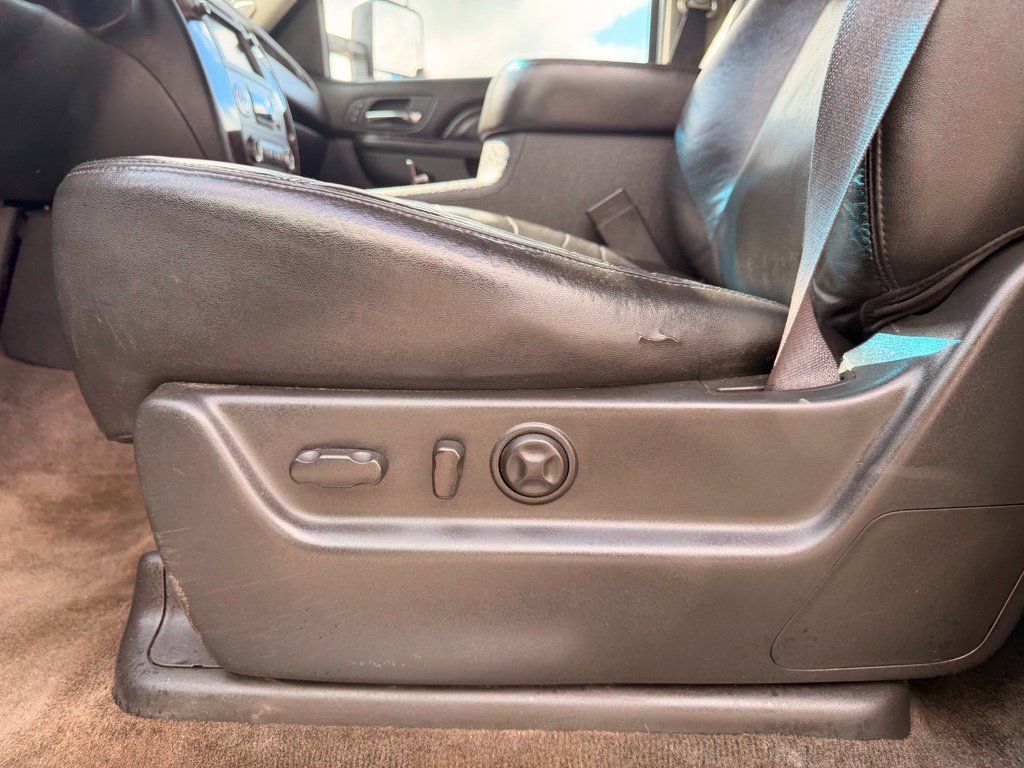 Used 2011 GMC Yukon XL Denali AWD/4WD image 31