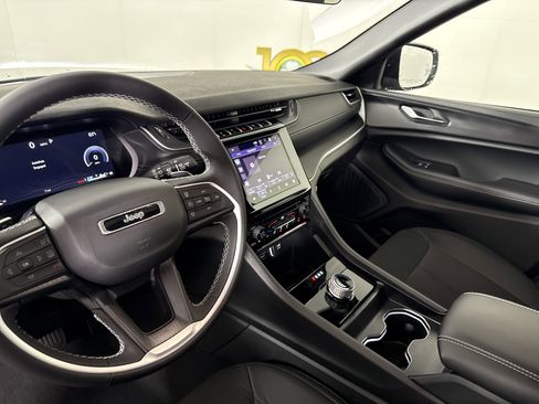 New 2025 Jeep Grand Cherokee Laredo X image 27