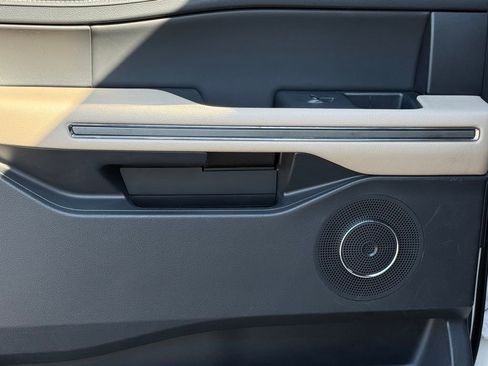 Used 2024 Ford Expedition Max XLT image 23