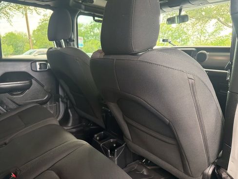 Used 2021 Jeep Gladiator Willys image 25