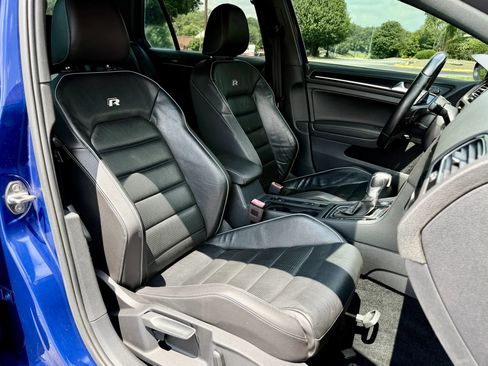 Used 2018 Volkswagen Golf R 4-Door AWD/4WD image 16