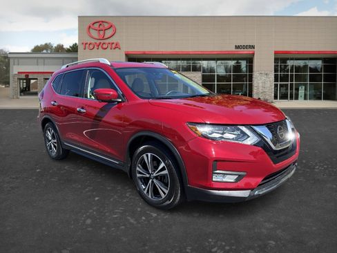Used 2017 Nissan Rogue SL w/ SL Premium Package FWD image 3