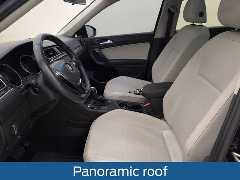 Used 2020 Volkswagen Tiguan SE w/ Panoramic Sunroof Package image 5