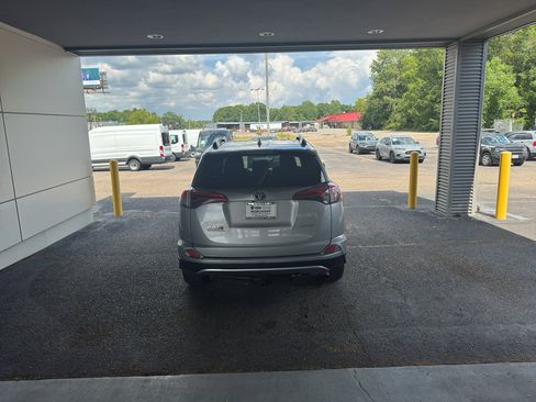 Used 2018 Toyota RAV4 Limited image 7