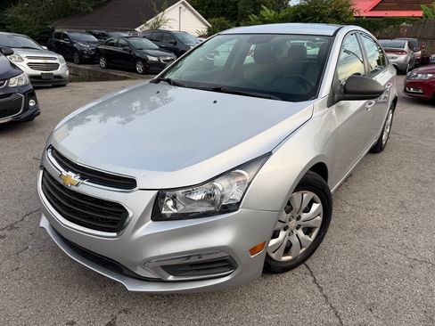 Used 2015 Chevrolet Cruze LS FWD image 2