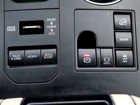 Used 2023 Toyota Highlander XLE AWD/4WD image 33