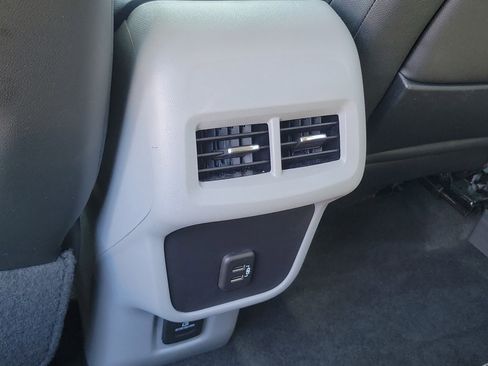 Used 2024 GMC Terrain SLT image 17