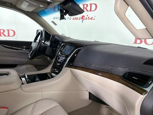 Used 2019 Cadillac Escalade Luxury RWD image 17