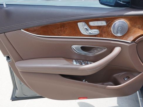 Used 2017 Mercedes-Benz E 300 image 9
