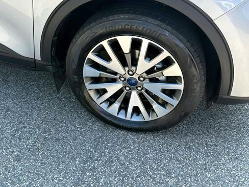 Used 2022 Ford Escape Titanium image 7