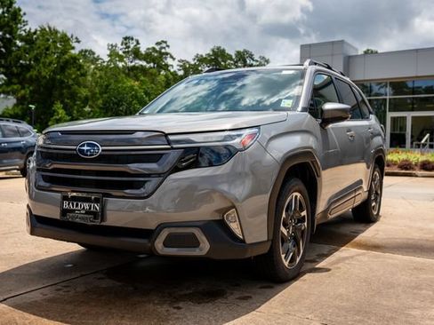 Used 2025 Subaru Forester Limited AWD/4WD image 11
