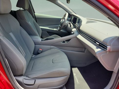 Certified 2025 Hyundai Elantra Sport FWD image 18