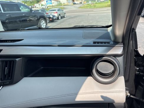 Used 2017 Toyota RAV4 XLE image 28