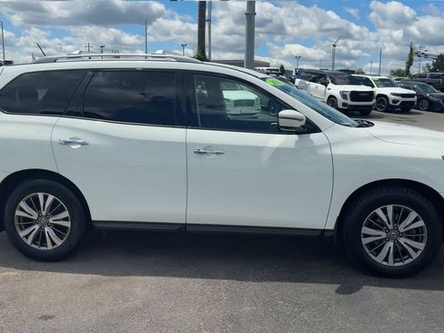 Used 2018 Nissan Pathfinder S FWD image 8