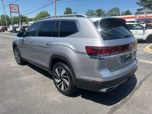 Used 2024 Volkswagen Atlas SEL AWD/4WD image 7