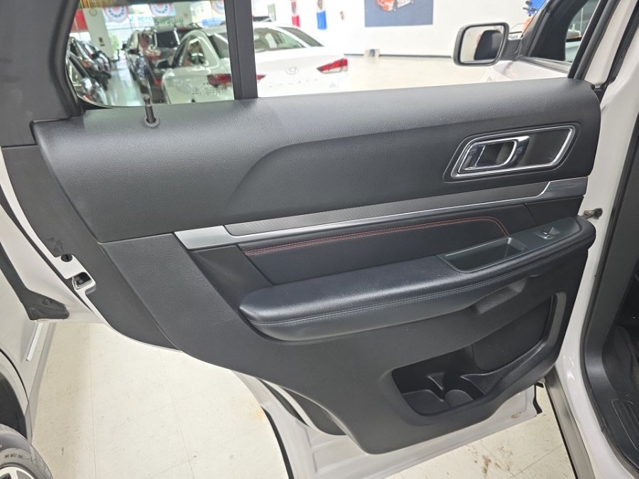 Used 2018 Ford Explorer Sport w/ Equipment Group 401A AWD/4WD image 16