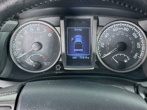 Used 2017 Toyota Tacoma TRD Off-Road AWD/4WD image 12