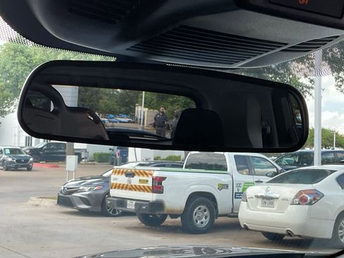 Used 2025 Nissan Rogue SV image 30