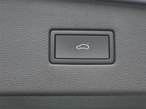 Used 2024 Volkswagen Tiguan SE R-Line image 33