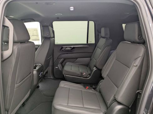 New 2026 Chevrolet Suburban LT image 20