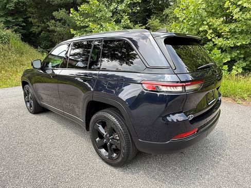 Used 2024 Jeep Grand Cherokee Limited w/ Black Appearance Package AWD/4WD image 8