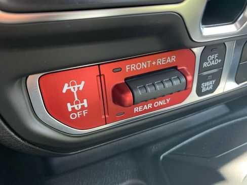 New 2025 Jeep Gladiator Rubicon w/ Technology Group image 25