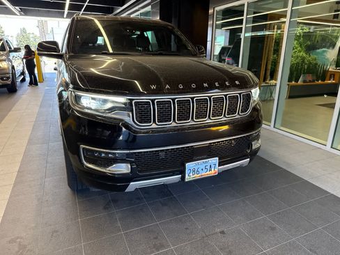 Used 2024 Jeep Wagoneer L Series II w/ Flexible Seating Group RWD image 6