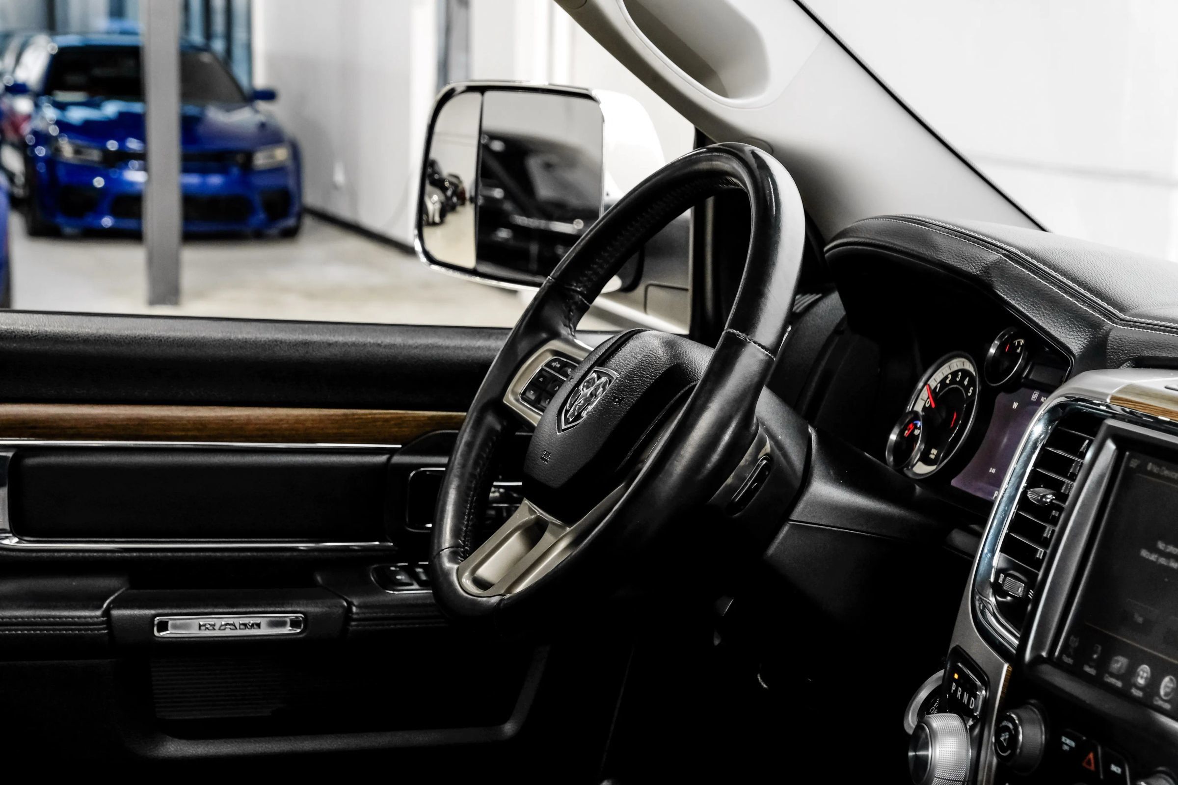 Used 2015 RAM 1500 Laramie w/ Convenience Group AWD/4WD image 18