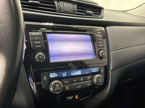 Used 2018 Nissan Rogue SV FWD image 24