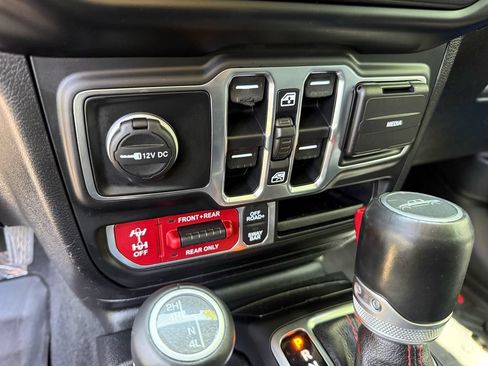 Used 2020 Jeep Gladiator Rubicon AWD/4WD image 32
