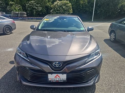 Used 2019 Toyota Camry LE FWD image 2