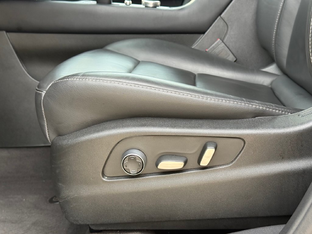 Used 2025 Cadillac XT4 Premium Luxury FWD image 9
