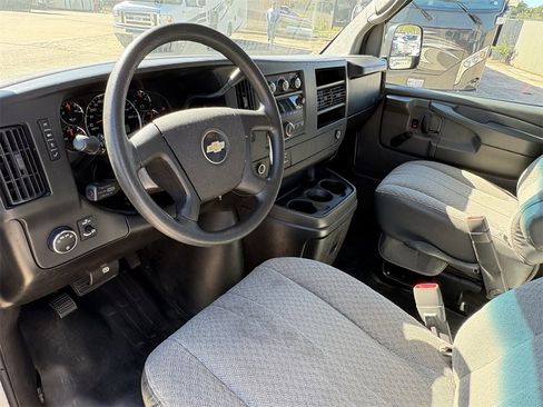 Used 2009 Chevrolet Express 2500 image 14