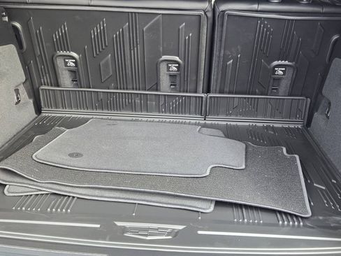 New 2026 Cadillac Lyriq Premium Luxury w/ LPO, Floor Liner Package AWD/4WD image 19