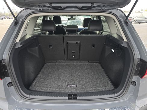 Certified 2024 Volkswagen Taos SE w/ Panoramic Sunroof Package AWD/4WD image 15