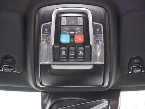 Used 2025 RAM 2500 Laramie AWD/4WD image 23