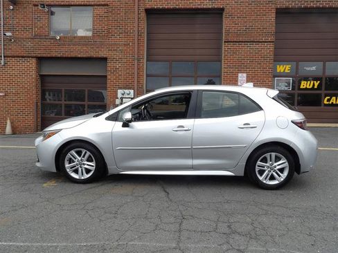 Used 2021 Toyota Corolla SE w/ SE Preferred Package FWD image 2
