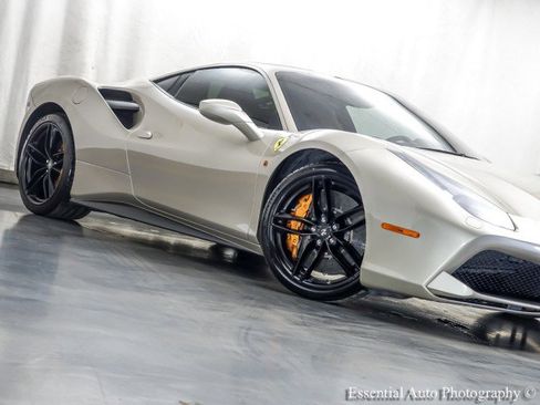 Used 2016 Ferrari 488 GTB RWD image 4