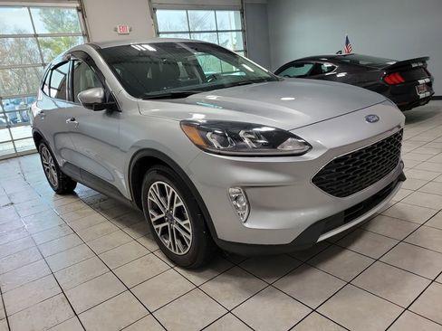 Used 2022 Ford Escape SEL image 9