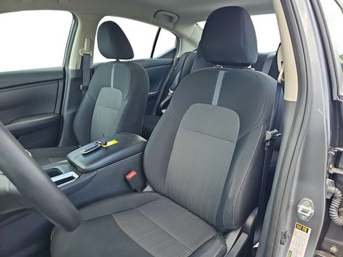 Used 2024 Nissan Sentra SV FWD image 15