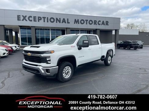 Used 2024 Chevrolet Silverado 2500 LT w/ Convenience Package AWD/4WD image 1