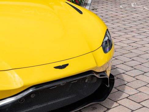 Used 2020 Aston Martin V8 Vantage Coupe image 9