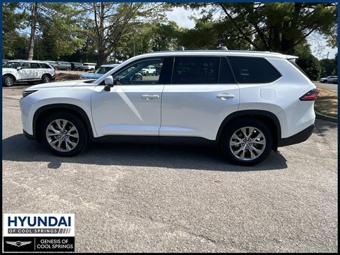 Used 2025 Toyota Grand Highlander FWD image 4